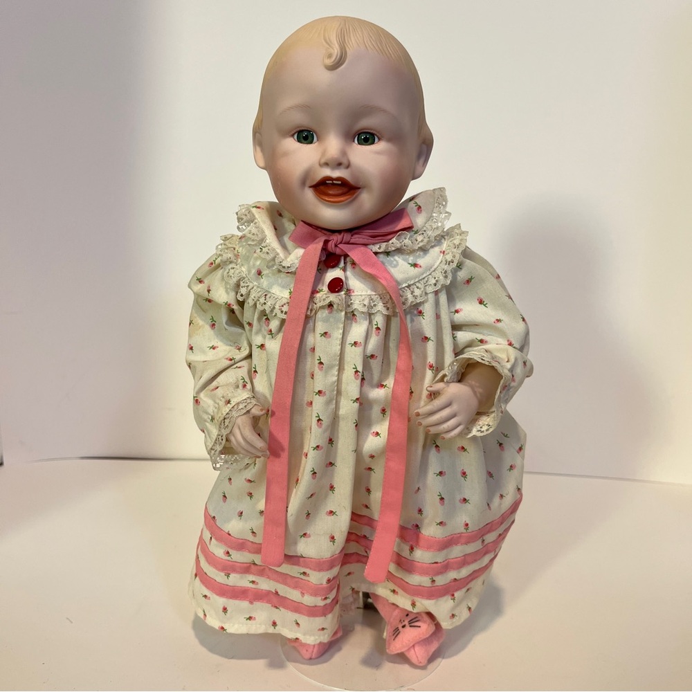 Vintage ASHTON DRAKE YOLANDA BELLO SARAH Doll Floral Dress Stand Baby Porcelain